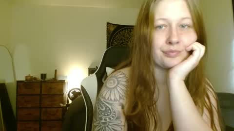 Snapshot of d_a_i_s_y chatting on 02/26/25, 02:46 Daisy online show from 02/26/25, 02:46