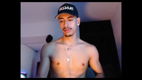 Snapshot of d_usma00 chatting on 11/26/25, 03:35 d_usma00 online show from 11/26/25, 03:35