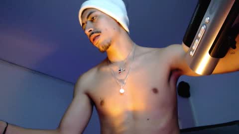 Snapshot of d_usma00 chatting on 11/30/25, 12:58 d_usma00 online show from 11/30/25, 12:58