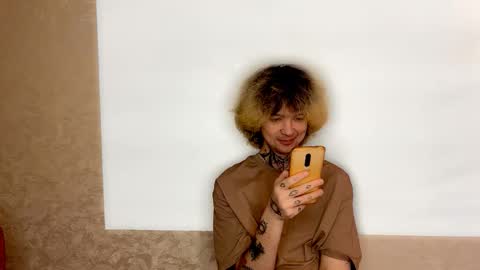 Snapshot of daaamnmeow chatting on 10/19/25, 01:50 daaamnmeow online show from 10/19/25, 01:50