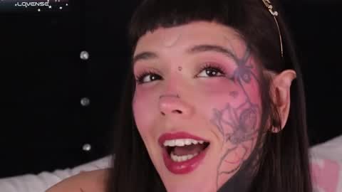 Snapshot of daarlene chatting on 02/08/25, 01:43 Darlene online show from 02/08/25, 01:43