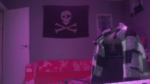 Snapshot of dabirdfree chatting on 09/24/25, 07:06 Destroyer online show from 09/24/25, 07:06