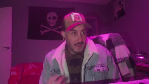 Snapshot of dabirdfree chatting on 11/19/25, 07:14 Destroyer online show from 11/19/25, 07:14