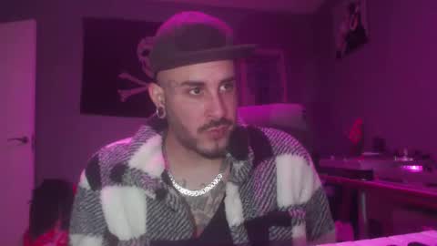 Snapshot of dabirdfree chatting on 11/26/25, 01:50 Destroyer online show from 11/26/25, 01:50