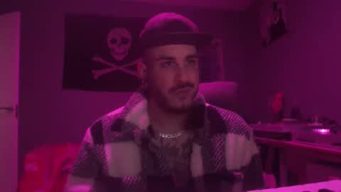 Snapshot of dabirdfree chatting on 11/27/25, 01:18 Destroyer online show from 11/27/25, 01:18