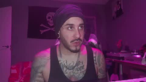 Snapshot of dabirdfree chatting on 12/01/25, 04:28 Destroyer online show from 12/01/25, 04:28