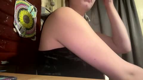 dabqueen_1994 online show from 02/17/26, 12:34