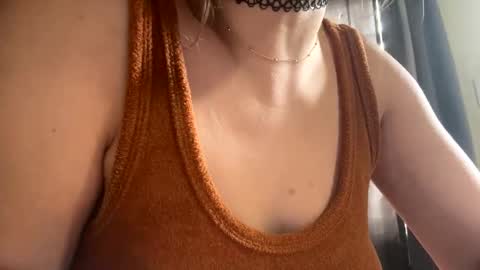 Snapshot of dabqueen_1994 chatting on 03/29/26, 05:13 dabqueen_1994 online show from 03/29/26, 05:13