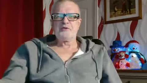 Snapshot of daddiescockforyou chatting on 12/09/24, 08:54 Brian ... online show from 12/09/24, 08:54