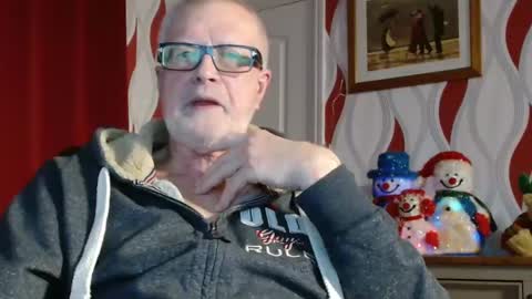 Snapshot of daddiescockforyou chatting on 12/10/24, 09:00 Brian ... online show from 12/10/24, 09:00