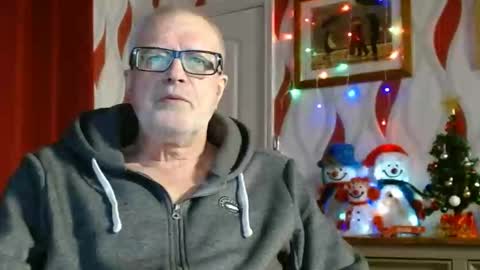 Snapshot of daddiescockforyou chatting on 12/17/24, 09:05 Brian ... online show from 12/17/24, 09:05