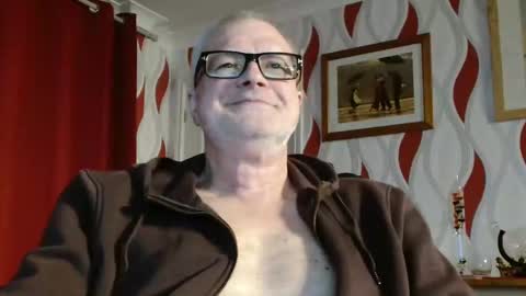 Snapshot of daddiescockforyou chatting on 03/06/25, 09:09 Brian ... online show from 03/06/25, 09:09