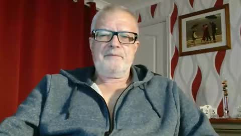 Snapshot of daddiescockforyou chatting on 09/25/25, 08:01 Brian ... online show from 09/25/25, 08:01