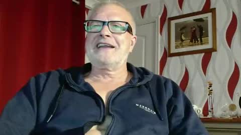 Snapshot of daddiescockforyou chatting on 09/30/25, 08:03 Brian ... online show from 09/30/25, 08:03