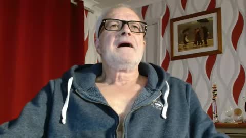 Snapshot of daddiescockforyou chatting on 10/08/25, 08:06 Brian ... online show from 10/08/25, 08:06