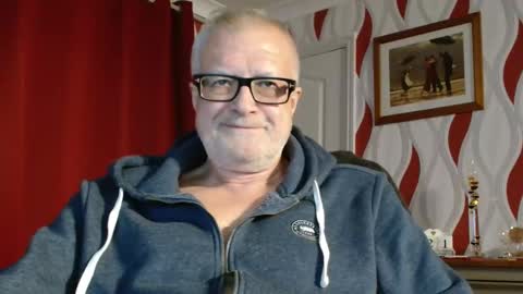 Snapshot of daddiescockforyou chatting on 10/21/25, 08:09 Brian ... online show from 10/21/25, 08:09