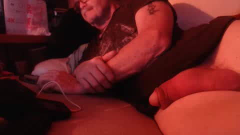 Snapshot of daddiesmonstercock chatting on 12/20/25, 10:44 daddiesmonstercock online show from 12/20/25, 10:44