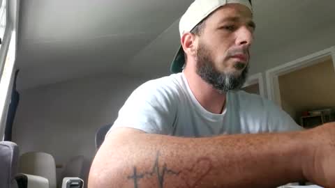 Snapshot of daddo1477 chatting on 10/24/25, 05:31 daddo1477 online show from 10/24/25, 05:31