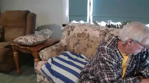 Snapshot of daddy0261 chatting on 12/21/25, 05:42 daddy0261 online show from 12/21/25, 05:42