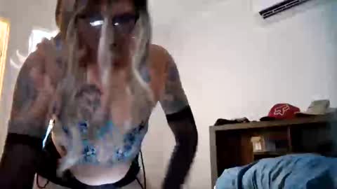 Snapshot of daddy69sx77 chatting on 03/29/26, 05:35 Kasey Xdresser online show from 03/29/26, 05:35