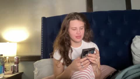 Belle  Email daddydaycarecb  online show from 01/19/26, 02:32