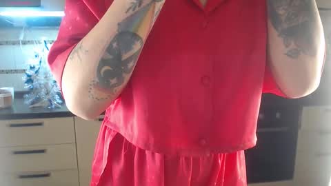 Snapshot of daddy_moongirl chatting on 12/18/25, 03:23 daddy moongirl online show from 12/18/25, 03:23