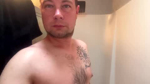 Snapshot of daddycam33 chatting on 09/13/25, 07:35 DaddyCam33 online show from 09/13/25, 07:35