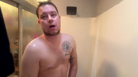Snapshot of daddycam33 chatting on 04/04/26, 10:51 DaddyCam33 online show from 04/04/26, 10:51