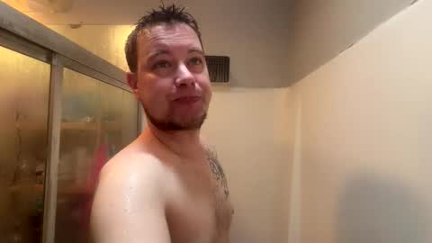 Snapshot of daddycam33 chatting on 04/05/26, 04:15 DaddyCam33 online show from 04/05/26, 04:15