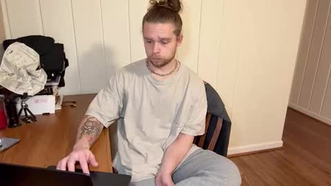 Snapshot of daddydaydrinkz chatting on 12/20/25, 05:58 DaddydayDrinkz online show from 12/20/25, 05:58