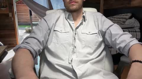 Snapshot of daddydoesit69 chatting on 04/04/26, 09:45 Leo online show from 04/04/26, 09:45