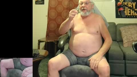 Snapshot of daddydom4fun chatting on 12/29/24, 01:34 Daddydom4fun online show from 12/29/24, 01:34