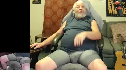 Snapshot of daddydom4fun chatting on 12/30/24, 12:43 Daddydom4fun online show from 12/30/24, 12:43