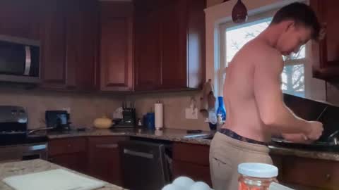 Snapshot of daddygmoney6969 chatting on 12/04/24, 12:25 daddygmoney6969 online show from 12/04/24, 12:25