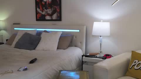 Snapshot of daddyissuessab chatting on 12/16/24, 03:43 Sabrinna Bae online show from 12/16/24, 03:43