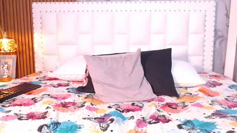 Snapshot of daddyissuesss_ chatting on 01/21/25, 10:51 JAZMIN online show from 01/21/25, 10:51