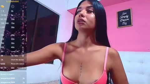 Snapshot of daddyissuesss_ chatting on 02/13/25, 07:42 JAZMIN online show from 02/13/25, 07:42