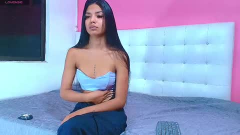 Snapshot of daddyissuesss_ chatting on 02/24/25, 07:52 JAZMIN online show from 02/24/25, 07:52