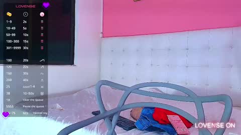 Snapshot of daddyissuesss_ chatting on 03/06/25, 10:47 JAZMIN online show from 03/06/25, 10:47