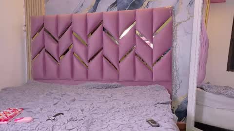 Snapshot of daddyissuesss_ chatting on 10/06/25, 07:33 JAZMIN online show from 10/06/25, 07:33