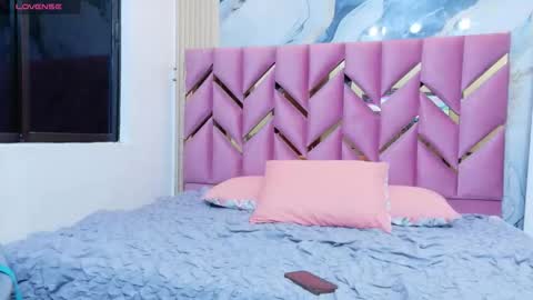 Snapshot of daddyissuesss_ chatting on 11/06/25, 07:26 JAZMIN online show from 11/06/25, 07:26