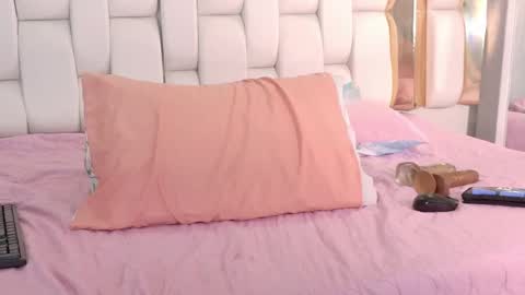 Snapshot of daddyissuesss_ chatting on 11/21/25, 09:24 JAZMIN online show from 11/21/25, 09:24