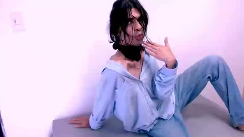 Snapshot of daddyisuues902440 chatting on 03/08/25, 02:08 tayler online show from 03/08/25, 02:08