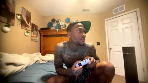Snapshot of daddyjanimal chatting on 04/01/26, 08:39 sexy tatted king bbc online show from 04/01/26, 08:39