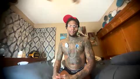 sexy tatted king bbc online show from 04/21/26, 01:42