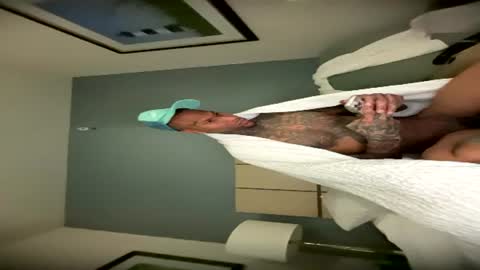Snapshot of daddyjanimal chatting on 07/20/26, 05:59 sexy tatted king bbc online show from 07/20/26, 05:59