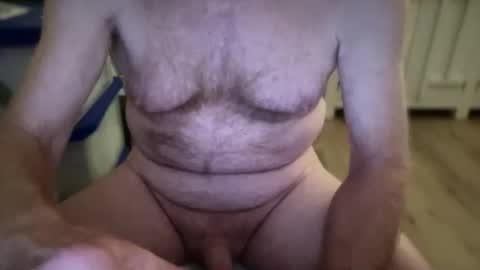 Snapshot of daddykumfuk chatting on 12/17/25, 01:11 daddykumfuk online show from 12/17/25, 01:11