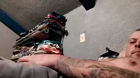 Snapshot of daddymike008 chatting on 12/20/25, 06:26 daddymike008 online show from 12/20/25, 06:26