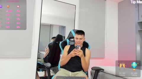 Snapshot of daddyrich4u chatting on 11/08/25, 01:06 daddyrich4u online show from 11/08/25, 01:06