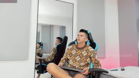 Snapshot of daddyrich4u chatting on 11/16/25, 01:00 daddyrich4u online show from 11/16/25, 01:00